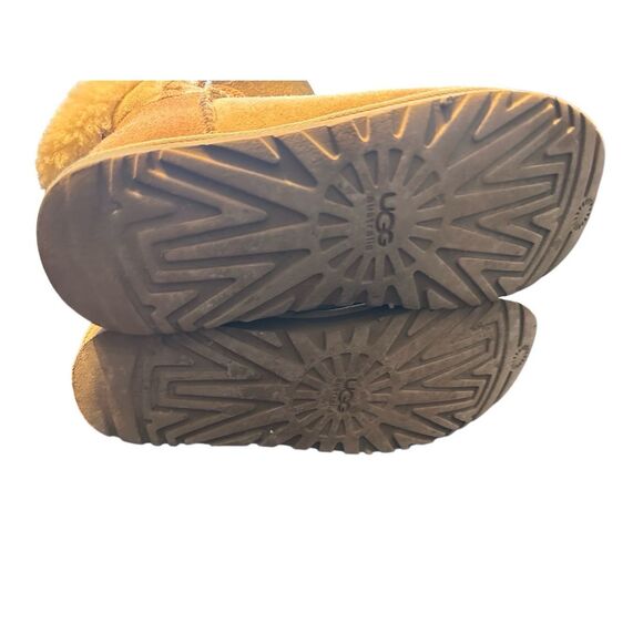 56829-is-sand?wid=750 Ugg Bailey button boot light sand sz 10